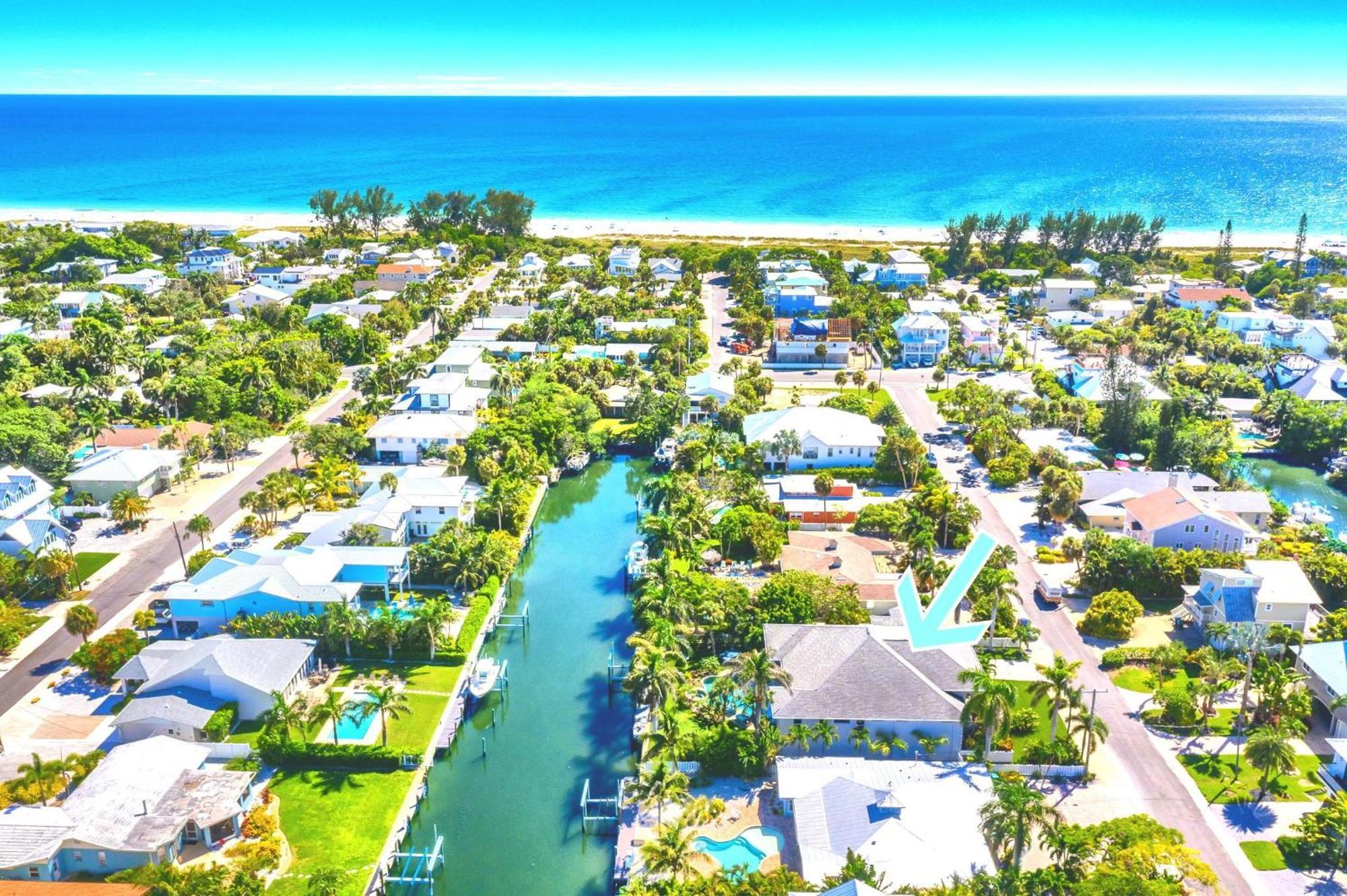Bikinis And Martinis Waterfront Canal Villa Anna Maria Dış mekan fotoğraf