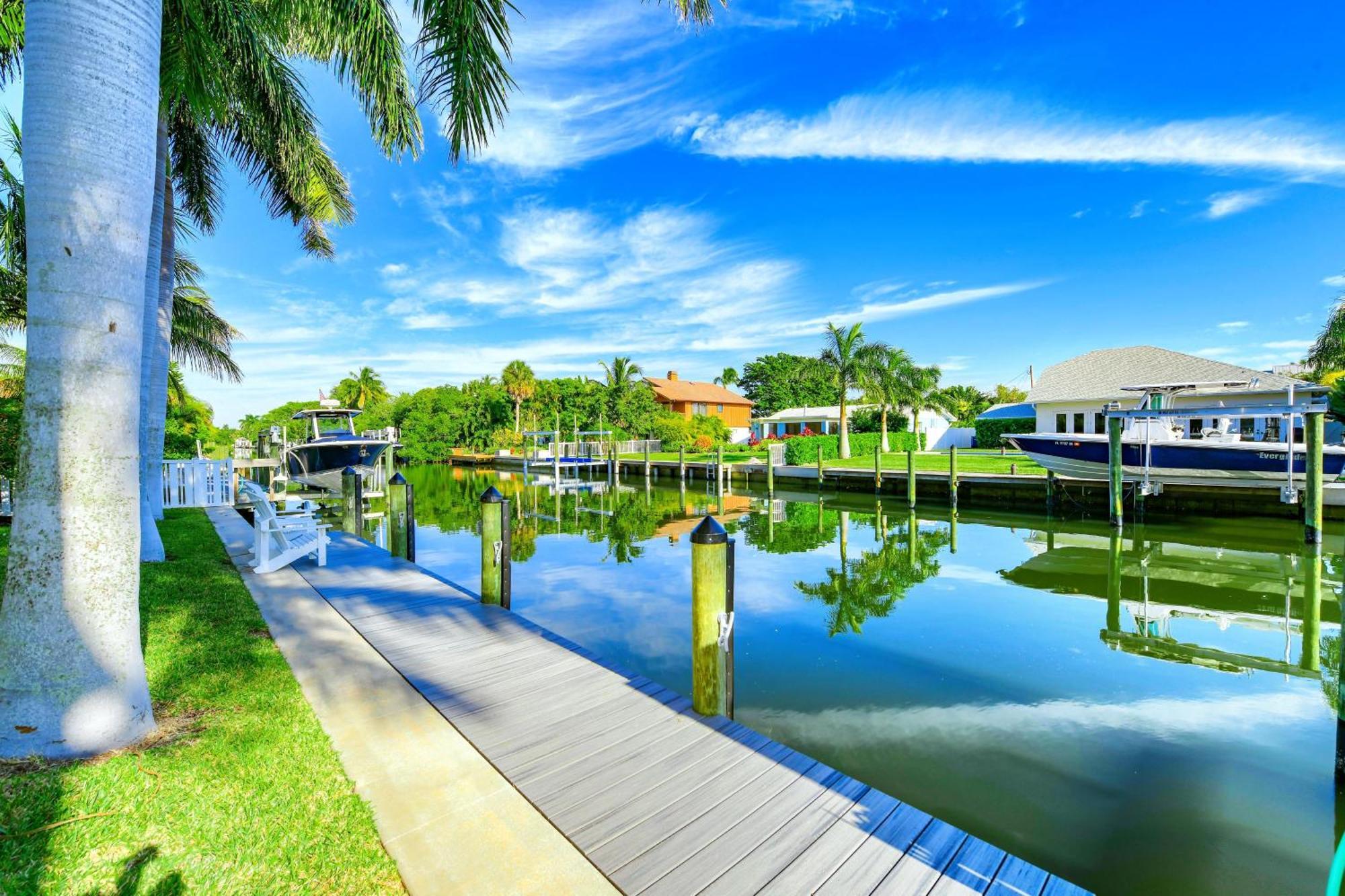 Bikinis And Martinis Waterfront Canal Villa Anna Maria Dış mekan fotoğraf
